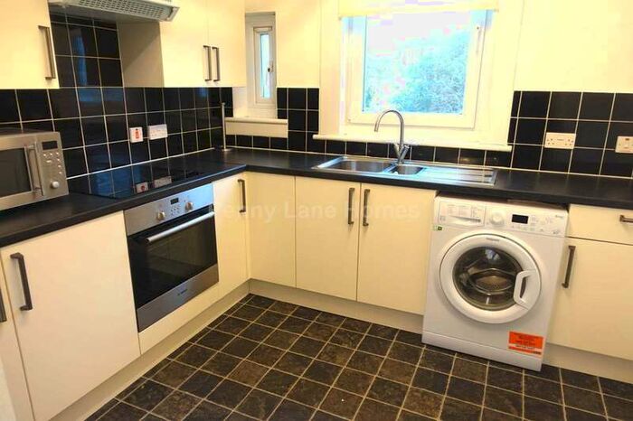 2 Bedroom Cottage To Rent In St Kenneth Drive, Glasgow, G51