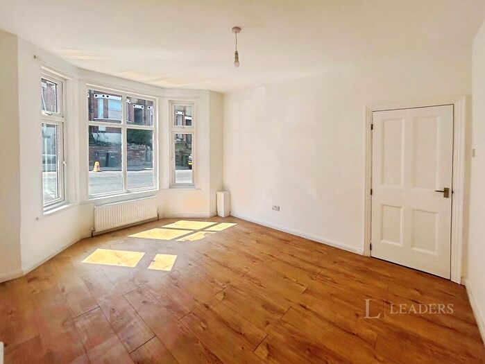 3 Bedroom House To Rent In Russell Rise, Luton, Bedfordshire, LU1