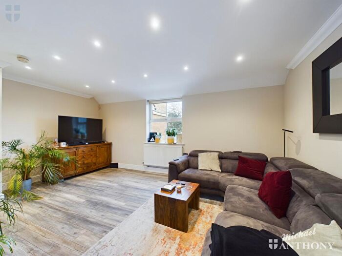 2 Bedroom Flat For Sale In Alder Road, Weston Turville, Aylesbury, Buckinghamshire, HP22