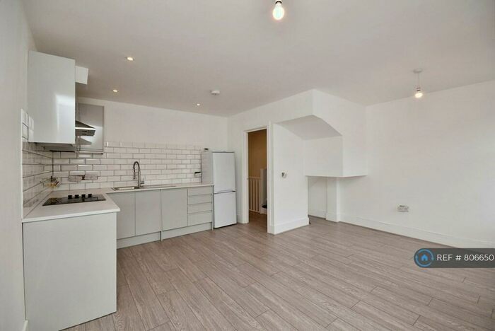 2 Bedroom Flat To Rent In Coveny Street, Cardiff, CF24