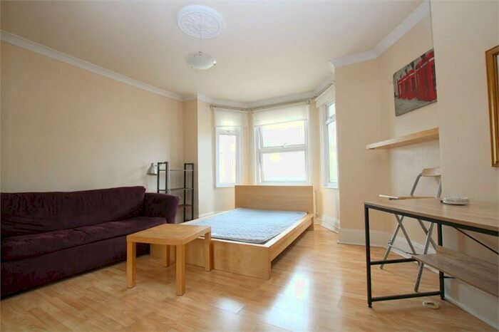 2 Bedroom Flat To Rent In Balmoral Road, London, NW2