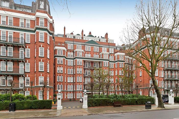 3 Bedroom Flat To Rent In St. Johns Wood Road, St. Johns Wood Court, NW8