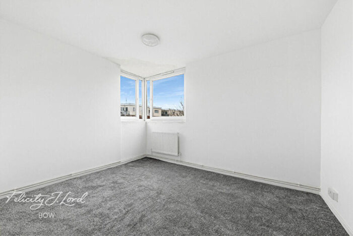 3 Bedroom Flat For Sale In Poplar High Street, London, E14