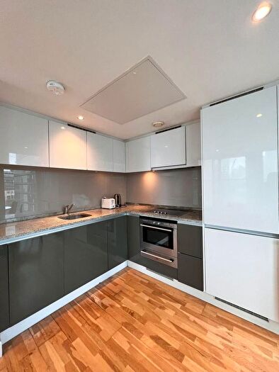 2 Bedroom Flat To Rent In Landmark Building, West Tower, Marsh Wall, Canary Wharf, South Quay, London, E14