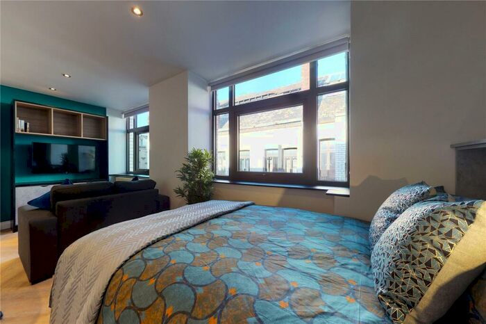 Apartment To Rent In Apt, South Parade #, LS1