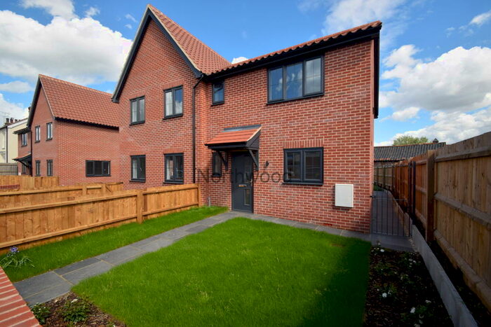 3 Bedroom Semi-Detached House To Rent In Railway Mews, Ipswich, IP4