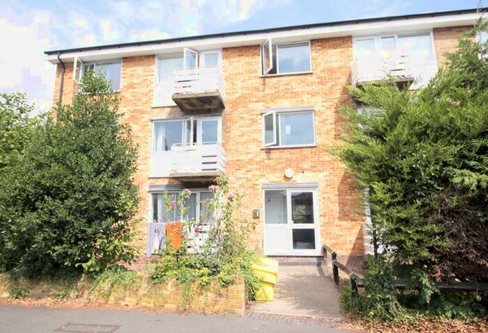 2 Bedroom Flat To Rent In Alma Road, Sidcup, Kent, DA14