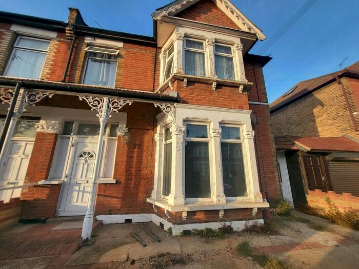 1 Bedroom Flat To Rent In Castleton Road, Ilford, IG3