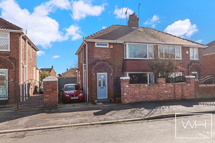 3 Bedroom Semi Detached House For Sale In Walden Avenue, Scawthorpe, Doncaster, DN5