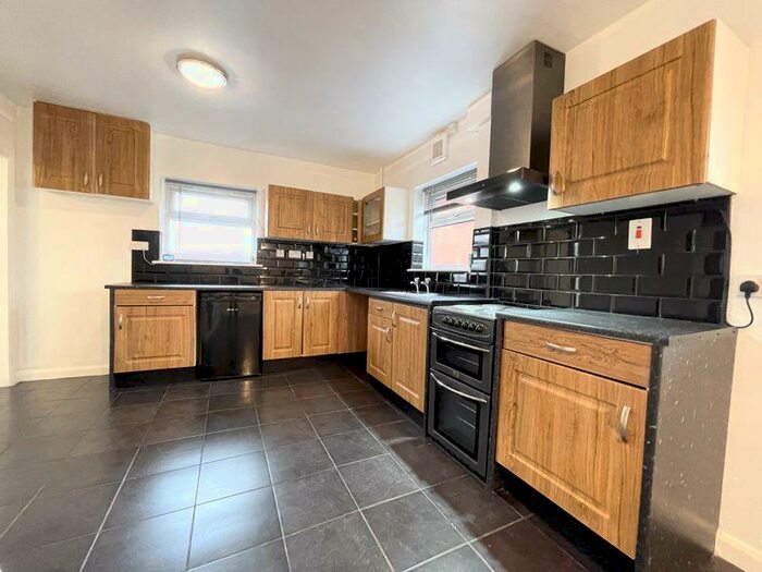 3 Bedroom SemiDetached House To Rent In Gilliat Walk, Bentilee, Stoke