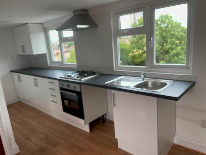 3 Bedroom Flat To Rent In Lordship Lane, London, N17