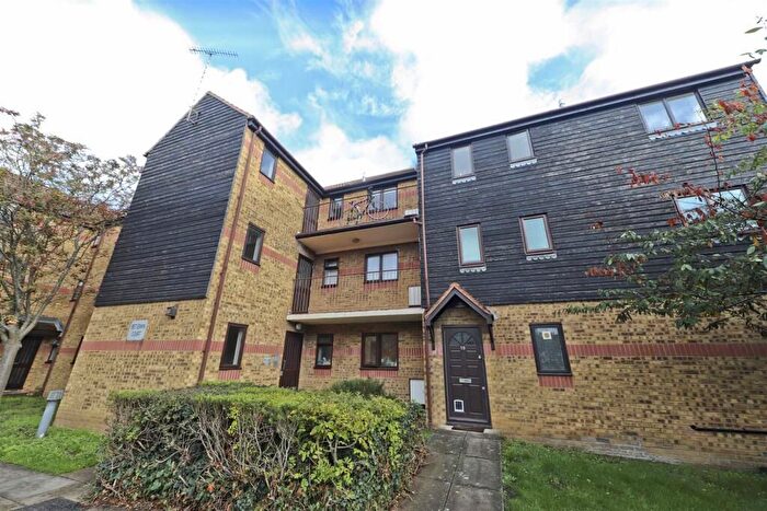 1 Bedroom Flat For Sale In Betjeman Court, Bentinck Road, Yiewsley, West Drayton, UB7