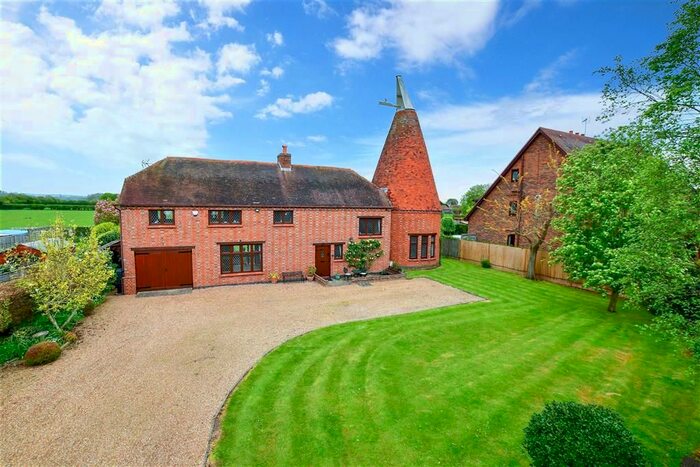 4 Bedroom Detached House For Sale In Church Lane, East Peckham, Tonbridge, Kent, TN12