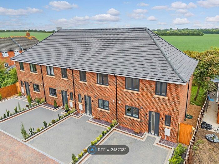 3 Bedroom End Of Terrace House To Rent In Cross Road, Mawneys, Romford, RM7