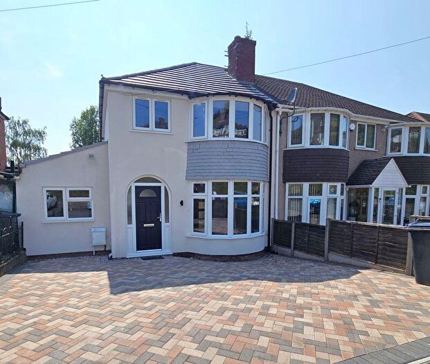 4 Bedroom Semi-Detached House To Rent In Neville Road, Erdington, Birmingham, B23