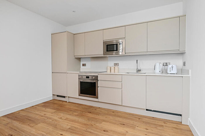 Studio To Rent In Farnborough Road, Farnborough, GU14