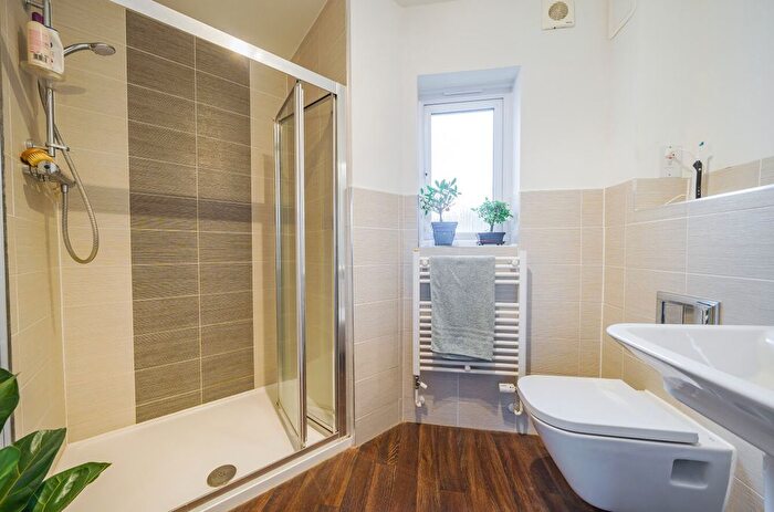 4 Bedroom End Of Terrace House For Sale In Waddeton Road, Paignton, Devon, TQ4