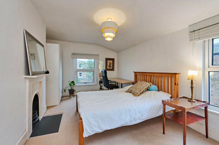 2 Bedroom Flat For Sale In Carden Road, London, SE15