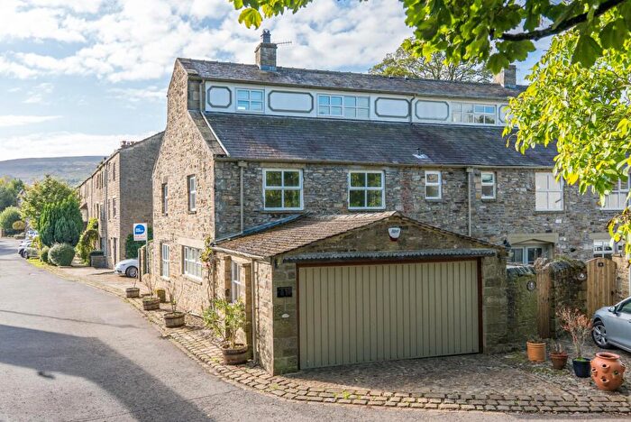 5 Bedroom Semi-Detached House For Sale In Smithy Greaves, Low Mill Village, Addingham, West Yorkshire, LS29