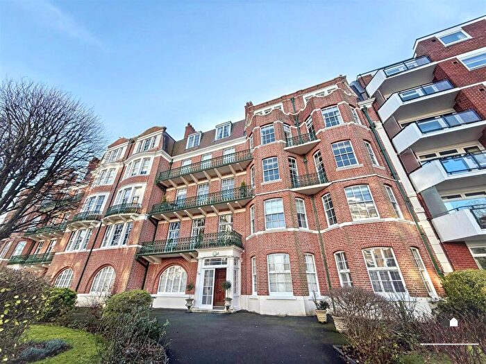4 Bedroom Apartment To Rent In Hartington Mansions, Eastbourne, BN21