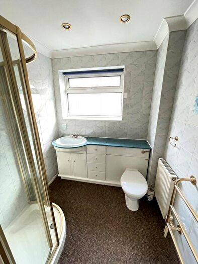 2 Bedroom Detached Bungalow For Sale In Sadlers Close, Kirby Cross, CO13