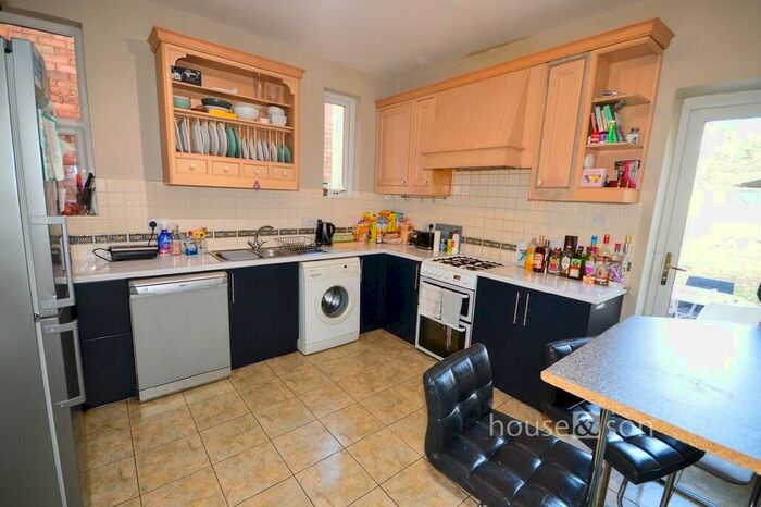 6 Bedroom Detached House To Rent In Maxwell Road, Winton, BH9