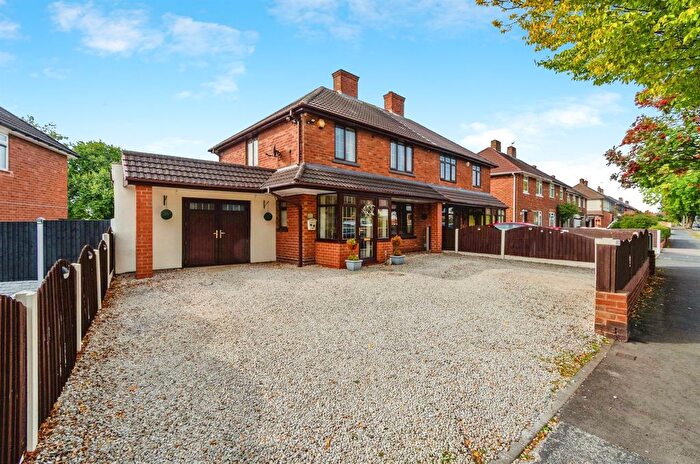 3 Bedroom Semi-Detached House For Sale In Dovedale Avenue, Willenhall, WV12