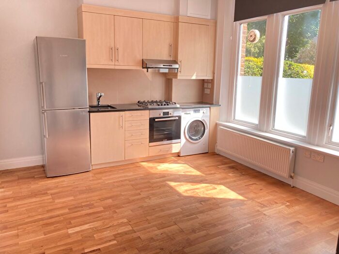 Studio To Rent In Very Near Birch Grove Area, Ealing Common, W3