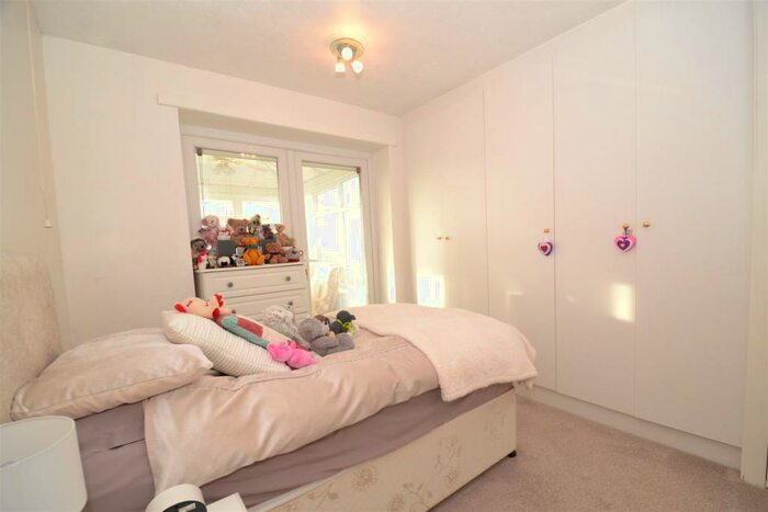 2 Bedroom Semi-Detached Bungalow For Sale In New Park Road, Queensbury, BD13
