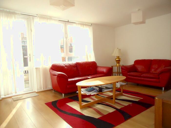 3 Bedroom Maisonette To Rent In Westbridge Road, London, SW11