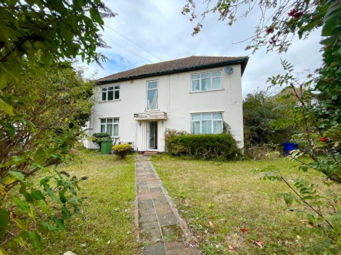 2 Bedroom Apartment To Rent In Brendon Way, Westcliff-On-Sea, SS0