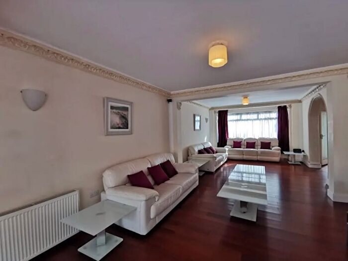 4 Bedroom Detached House To Rent In Penshurst Gardens, Edgware, HA8