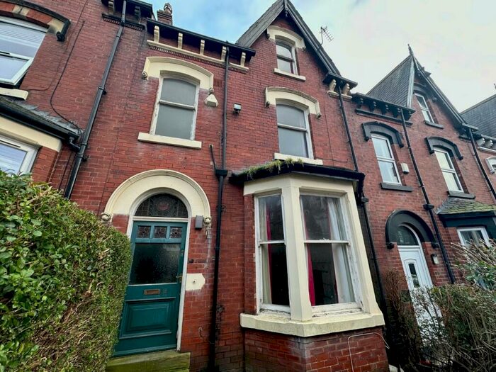 4 Bedroom Terraced House To Rent In Roundhay View, Leeds, West Yorkshire, Uk, LS8