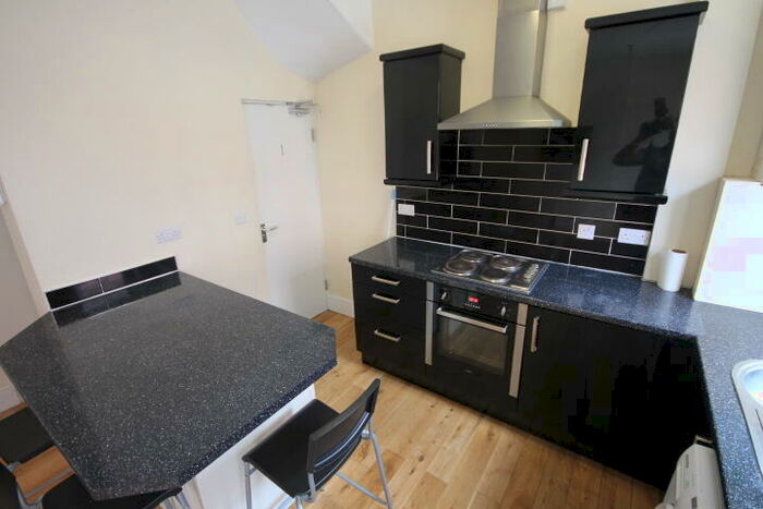 3 Bedroom End Of Terrace House To Rent In Quarry Street, Woodhouse, Leeds, LS6