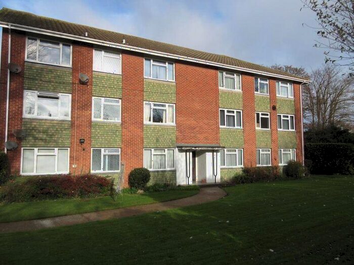 3 Bedroom Flat To Rent In Colbert Avenue, Southend-On-Sea, SS1