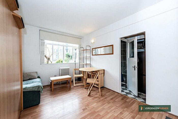 Studio To Rent In Shepherds Bush Green, London, W12