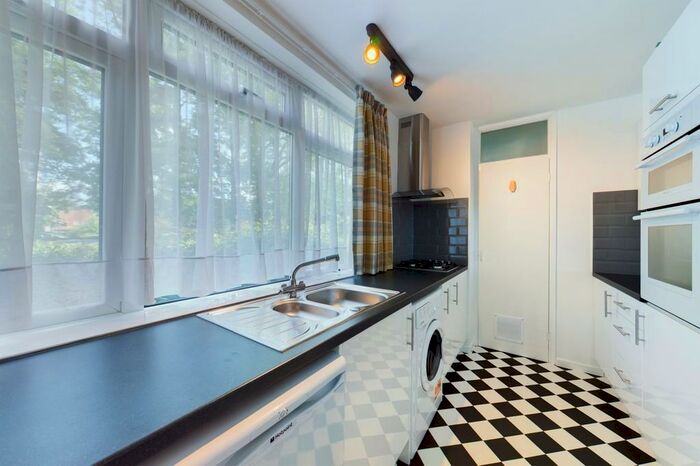 2 Bedroom Apartment To Rent In Ifield, Crawley, RH11