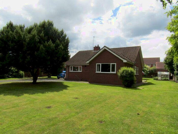 2 Bedroom Detached Bungalow To Rent In High Street, Beckingham, Doncaster, DN10