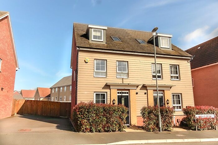 3 Bedroom Semi Detached House For Sale In Apollo Drive, Wellingborough, NN8