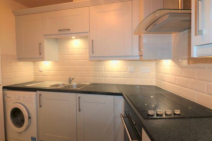 2 Bedroom Flat To Rent In Upton Park, Central Slough, SL1