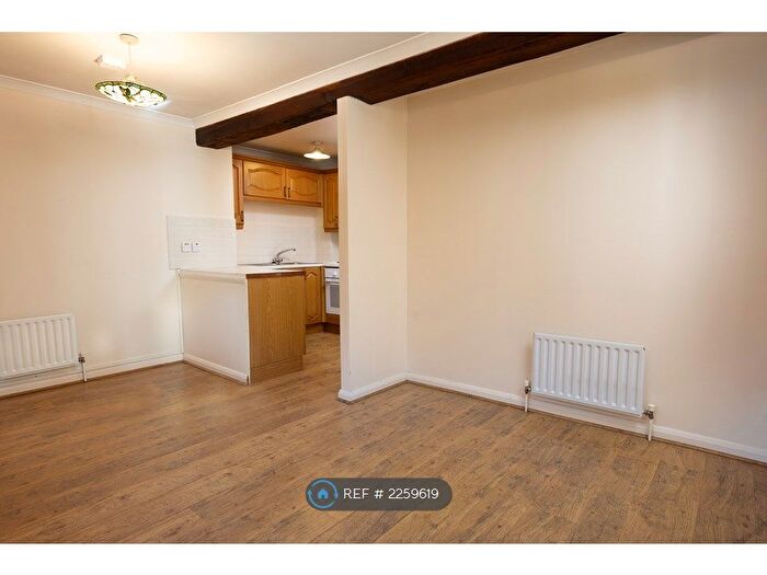 2 Bedroom Flat To Rent In Maltings Barn, Lewes, BN7