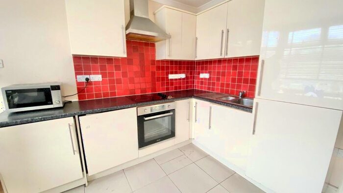 2 Bedroom Flat To Rent In Rosemary Avenue, London, N3