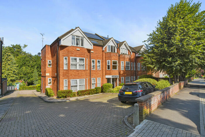 2 Bedroom Flat To Rent In Riverside House (), North Finchley, N12