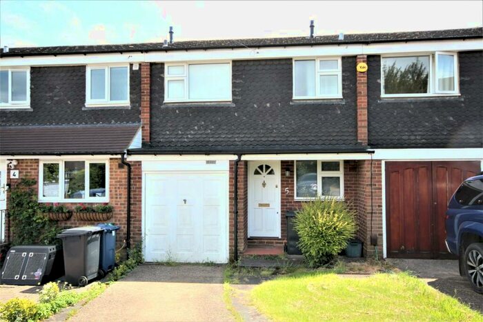 3 Bedroom Terraced House To Rent In Vale Close, Chalfont St Peter, SL9