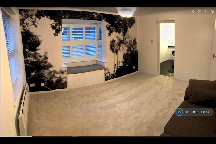 2 Bedroom Flat To Rent In Blake Court, London, SE16