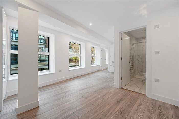 1 Bedroom Flat To Rent In Commercial Way, Woking, GU21