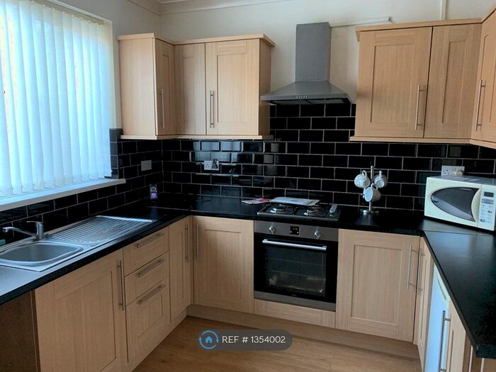 2 Bedroom End Of Terrace House To Rent In Middlesbrough, Middlesbrough, TS4