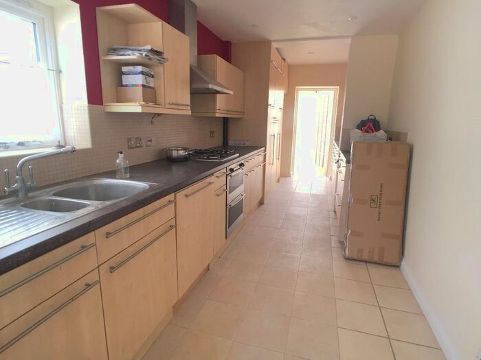 4 Bedroom Semi-Detached House To Rent In Kings Hedges Road, Cambridge, CB4