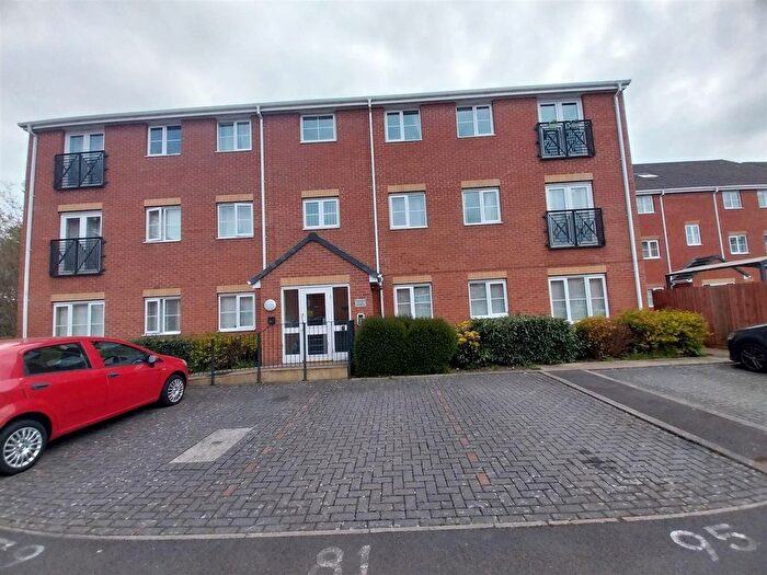 2 Bedroom Flat To Rent In The Infield, Halesowen, B63