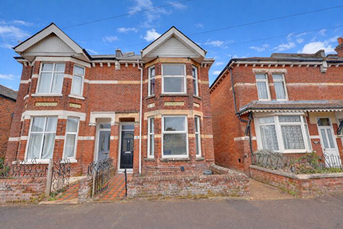 3 Bedroom Semi-Detached House For Sale In Shirley, Southampton, SO16